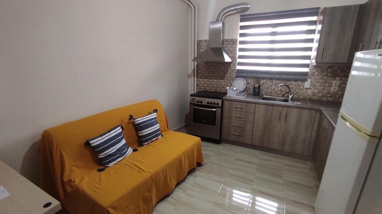 Cosy Apartment In Relaxed Neighbourhood Amarynthos Exteriör bild