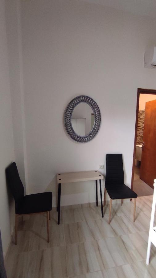 Cosy Apartment In Relaxed Neighbourhood Amarynthos Exteriör bild
